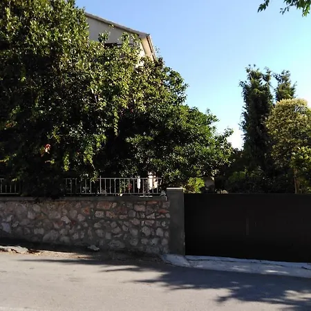 Apartment With Parking Space - 5098 Murter