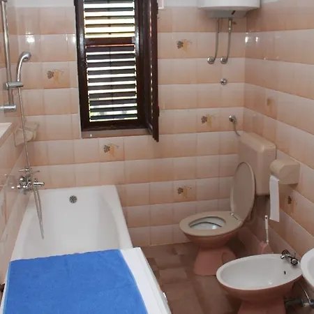 Appartement With Parking Space - 5098 Murter