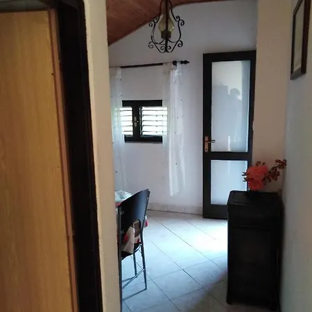 Apartment With Parking Space - 5098 *
