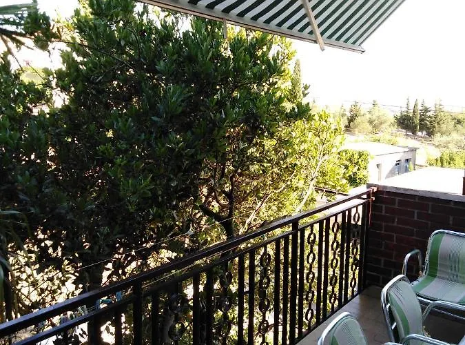 아파트 With Parking Space - 5098