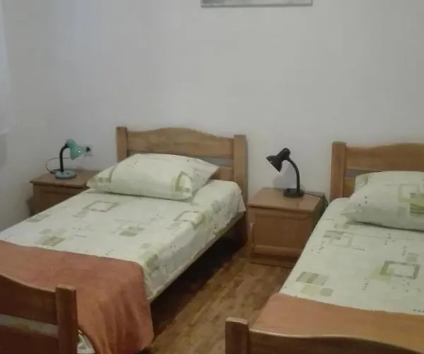 아파트 With Parking Space - 5098